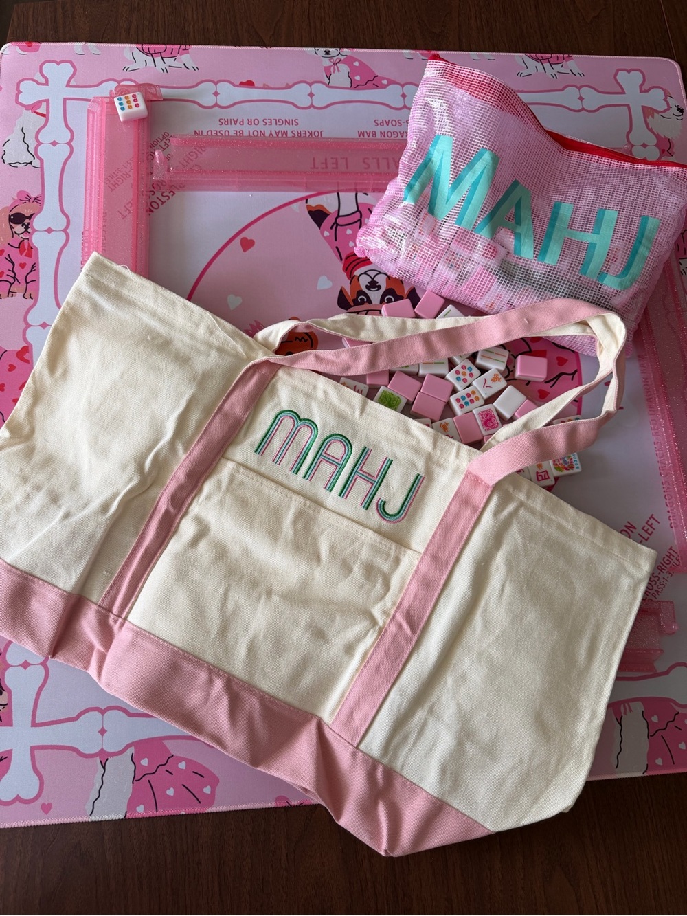 Pink Mahjong Set – Mat, Tiles, Cards, Racks - Picture 10 of 16